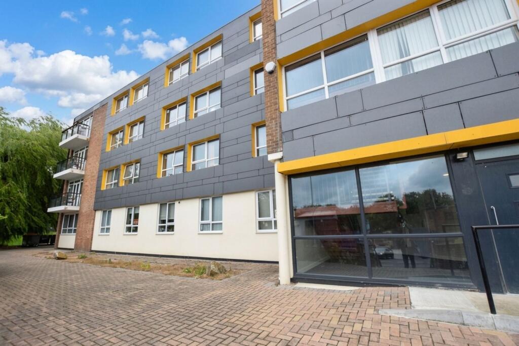 Main image of property: Commercial Road, Leeds, LS5