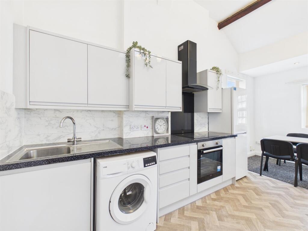 Apartment in Warwick, Milverton, Royal Leamington Spa - View 4