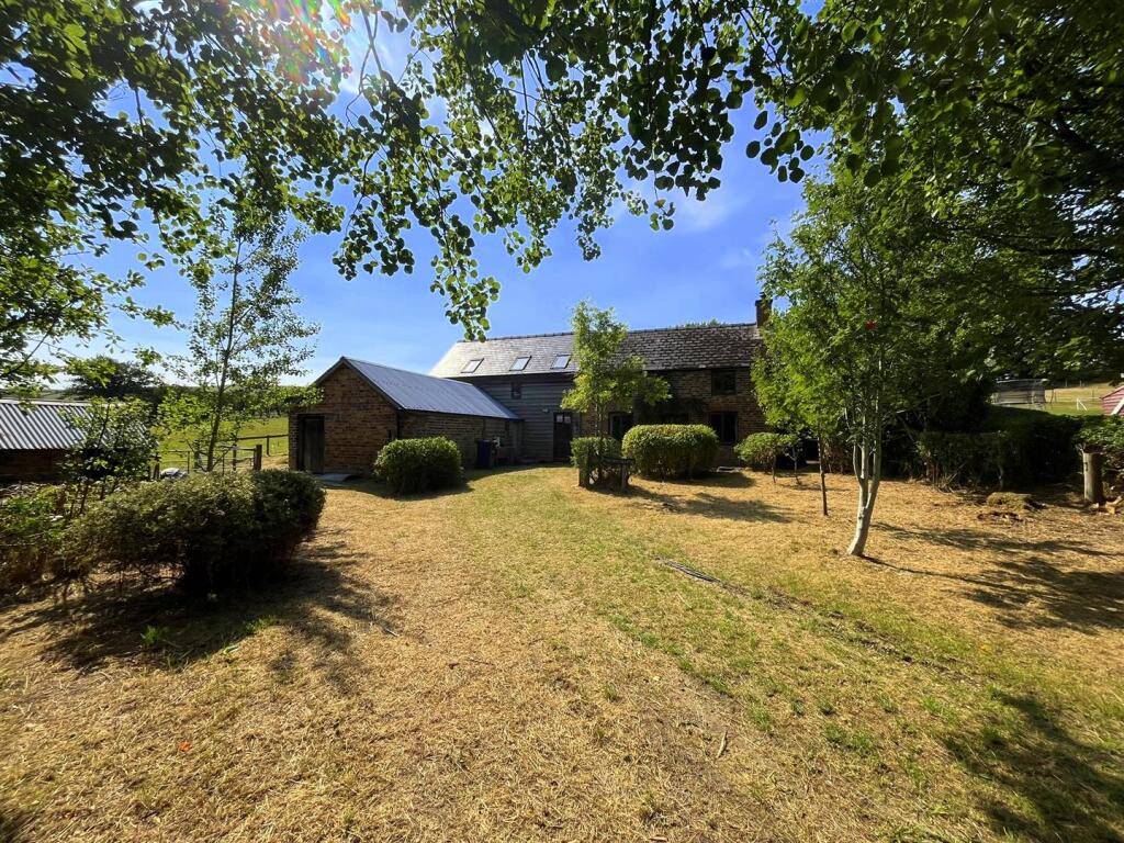 House in Pant-Y-Dwr, St. Harmon - View 3