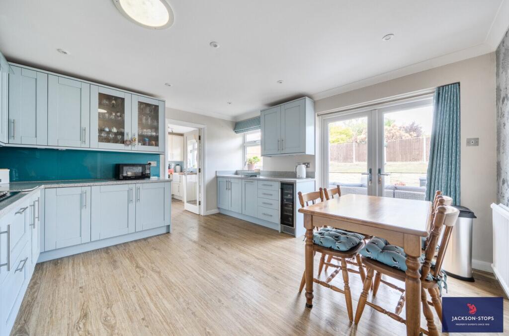 Glenfield Drive, Great Doddington, Wellingborough, North Northamptonshire, NN29 photo 4