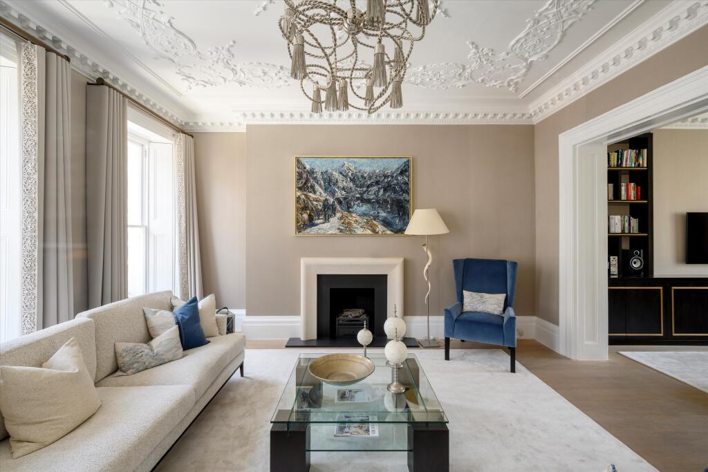 House in London, St Giles, Bloomsbury - More