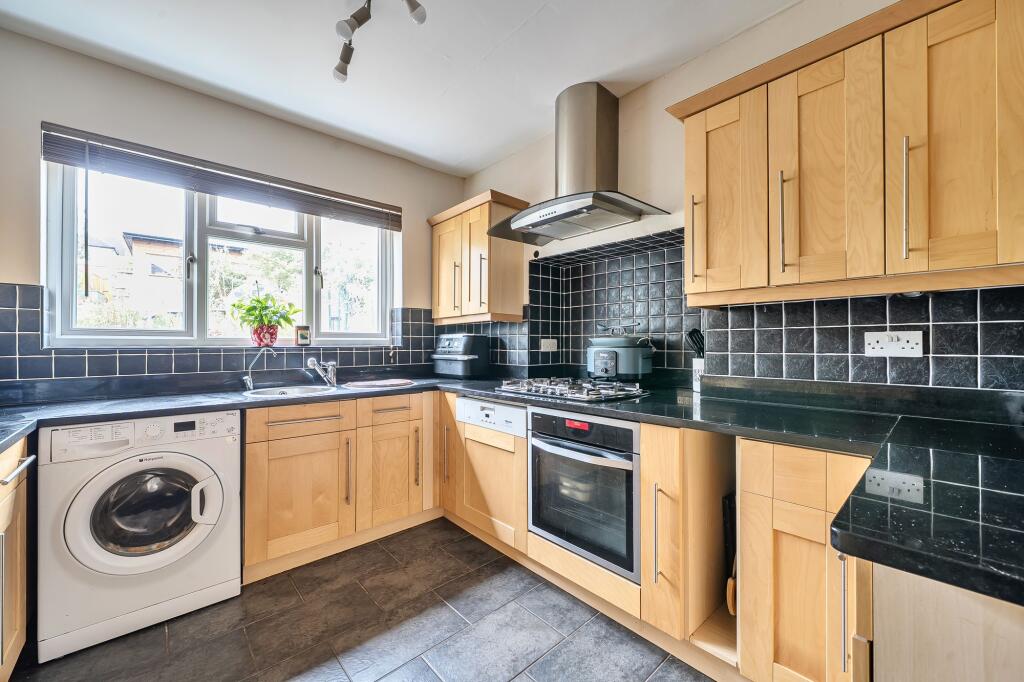 House in Dacorum, Kings Langley - View 4