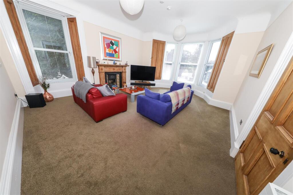 Apartment in Markinch, Woodside - View 2