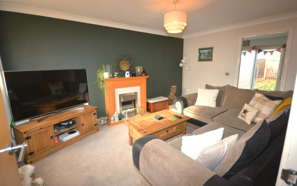Albert Drive, Whitefield, M45 8AG photo 2