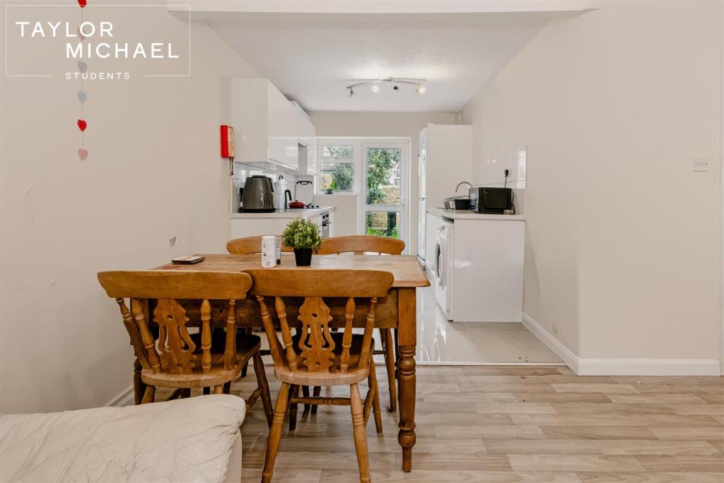 4 bedroom terraced house for rent