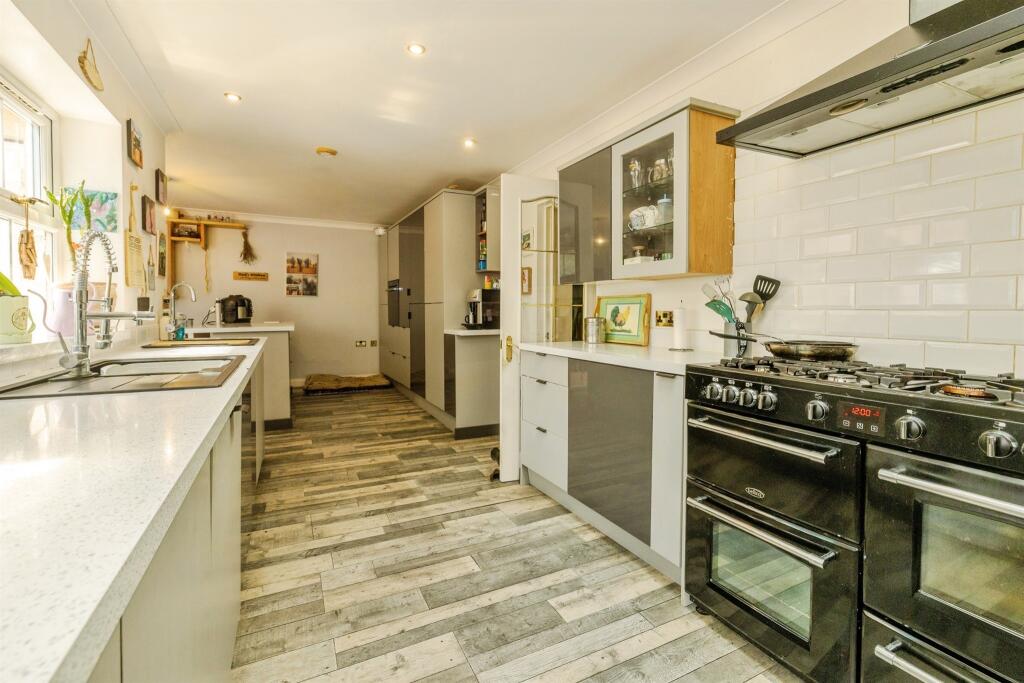 House in North Kesteven, Heighington - View 3