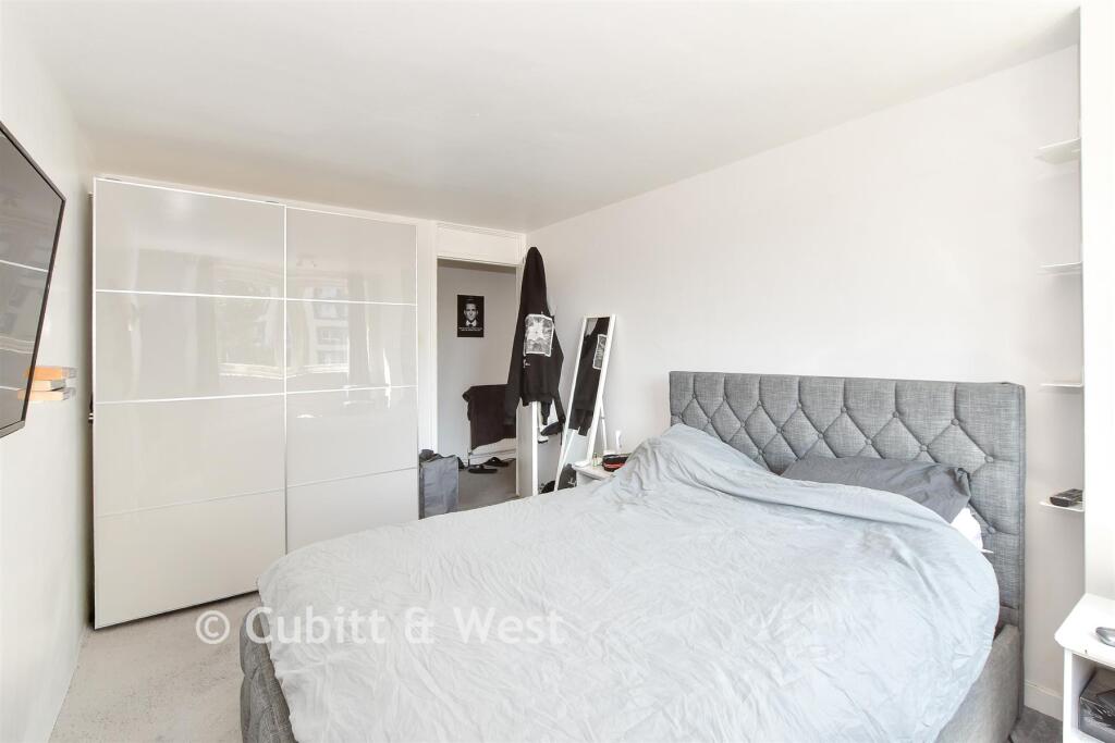 Apartment in London - More