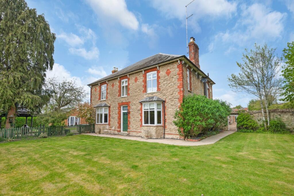 Main image of property: Springvale Farm, London Road, Bozeat, Northamptonshire, NN29