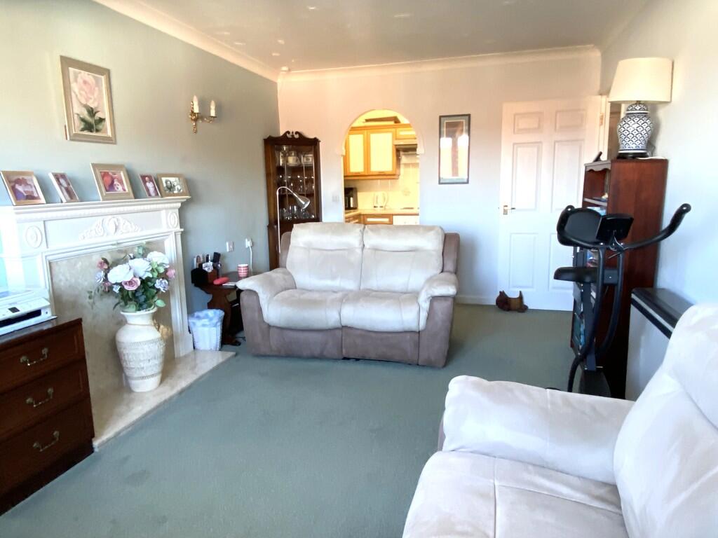 1-bed flat on Sheringham, £115,000