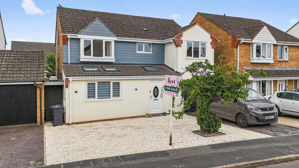 5-bed detached on Head Weir Road, Cullompton, Devon, EX15 1NN, £410,000