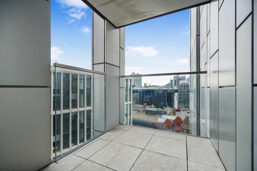 Apartment in London - More