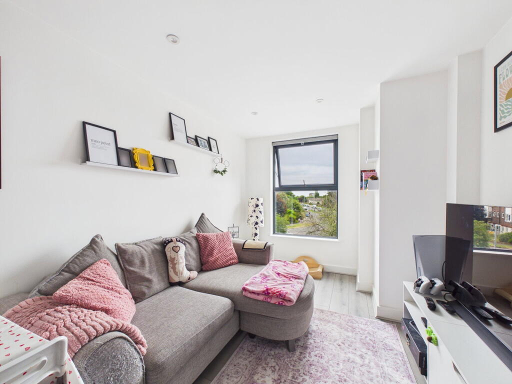 Apartment in Worthing, West Sussex - View 3