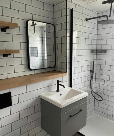 bathroom 2.jpg