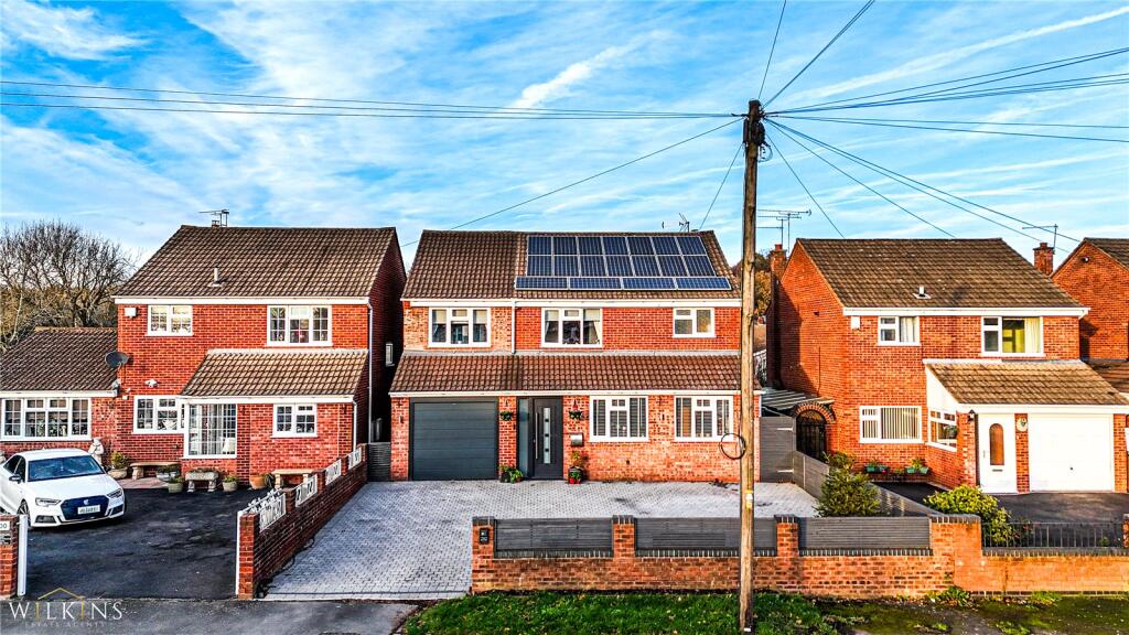 4-bed detached on Camp Hill Road, Nuneaton, Warwickshire, CV10, £399,950