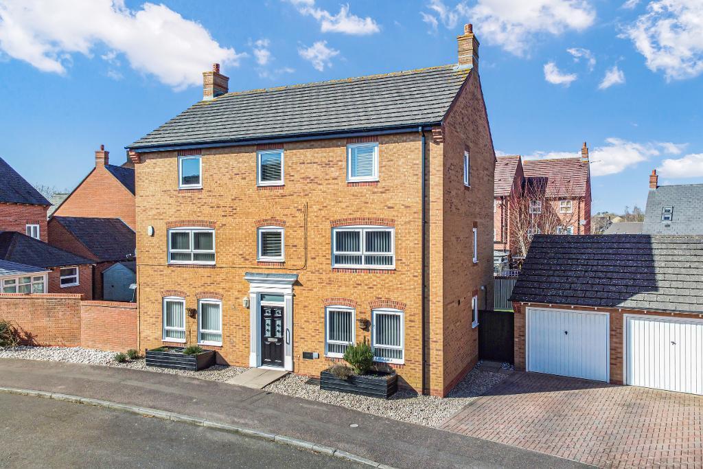 Main image of property: Exbury Lane, Westcroft, Milton Keynes, Buckinghamshire, MK4 4FE