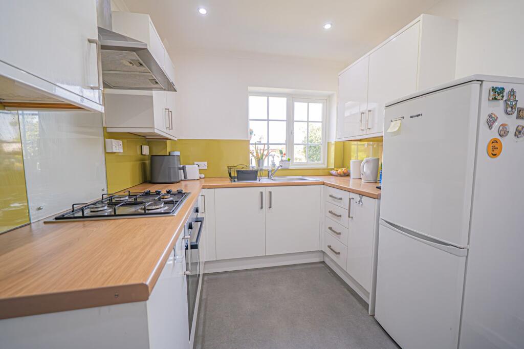 Fennis Close, Dorridge, B93 photo 4