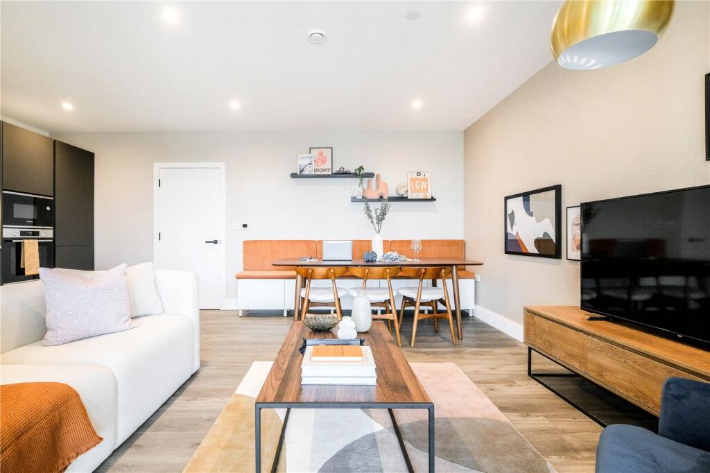 Apartment in Croydon - More