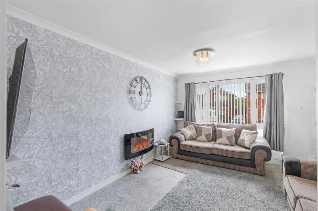 Bishops Drive, Kettering photo 2