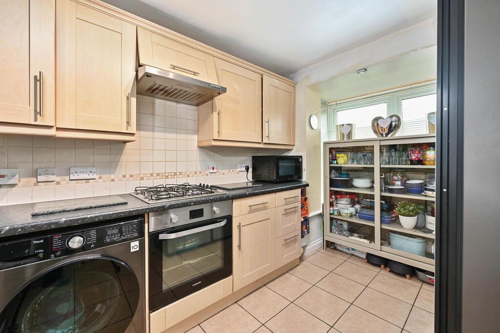 House in Basingstoke and Deane, The Fairways, Kempshott Park - View 4
