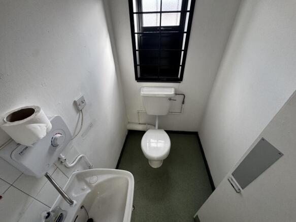 TOILET 2
