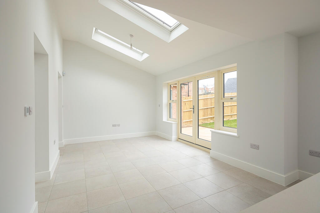 Huntshaw Close, Houlton, Rugby photo 4
