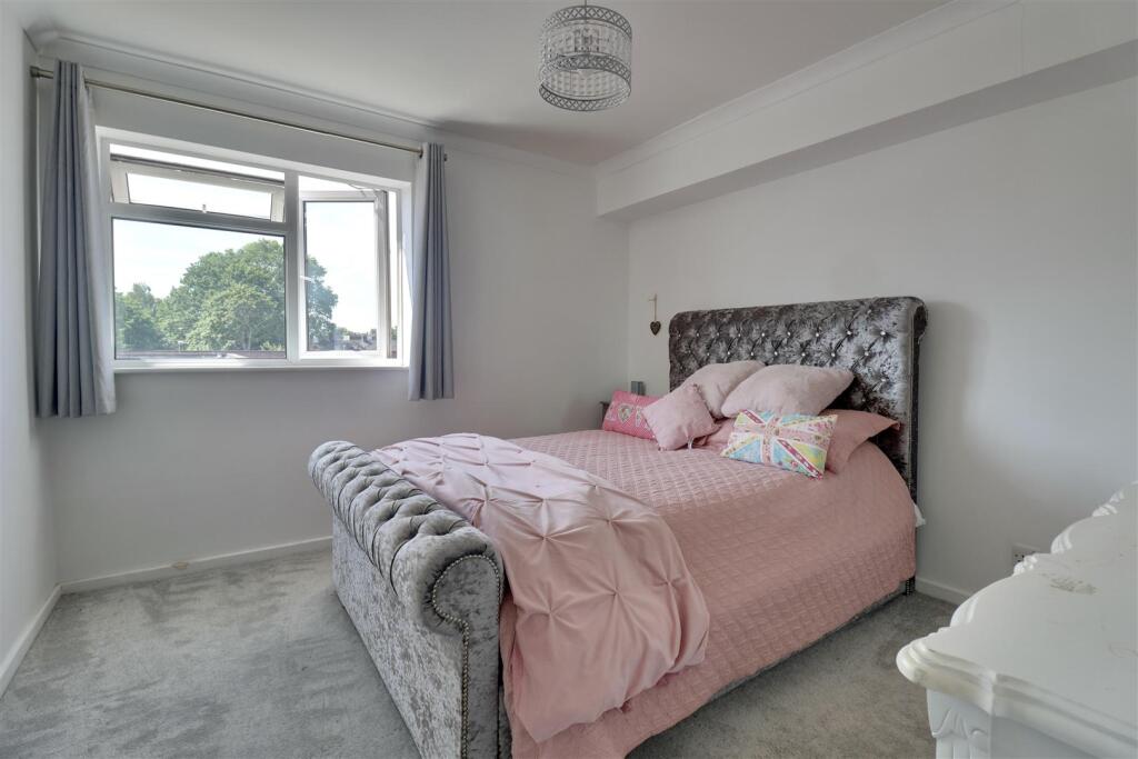 Apartment in Portsmouth - View 3