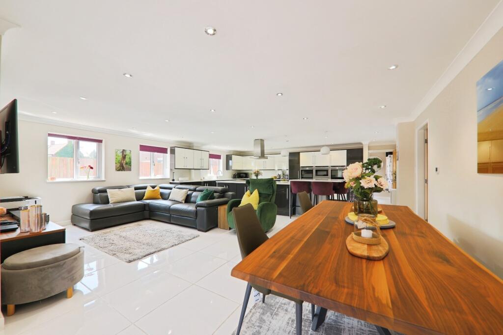 House in Lockington - More