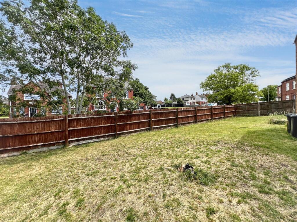 Mill Road, Bozeat, Wellingborough - View 4