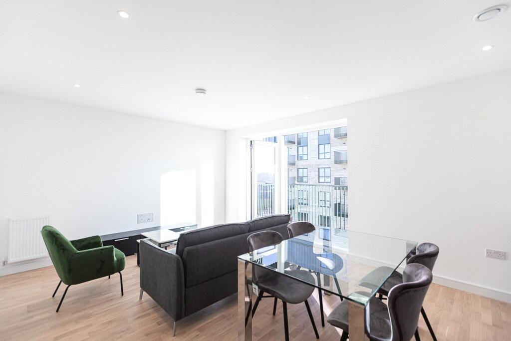 Apartment in Southall - View 4