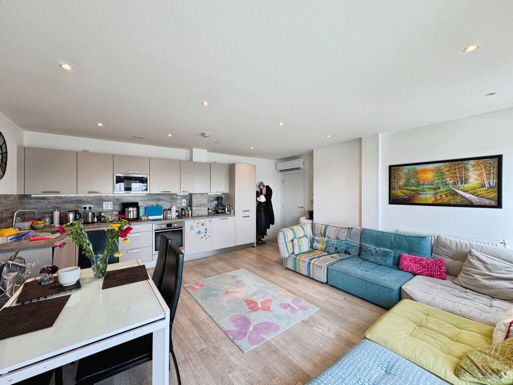 Apartment in Harrow - More