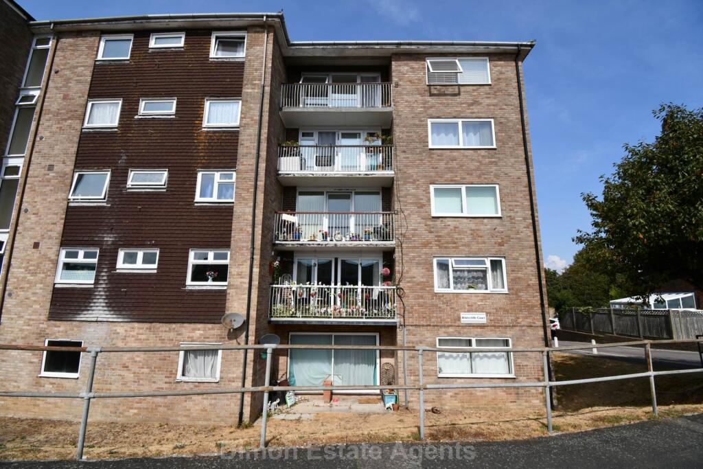 2-bed flat on Whitecliffe Court, Gomer, Gosport, £190,000