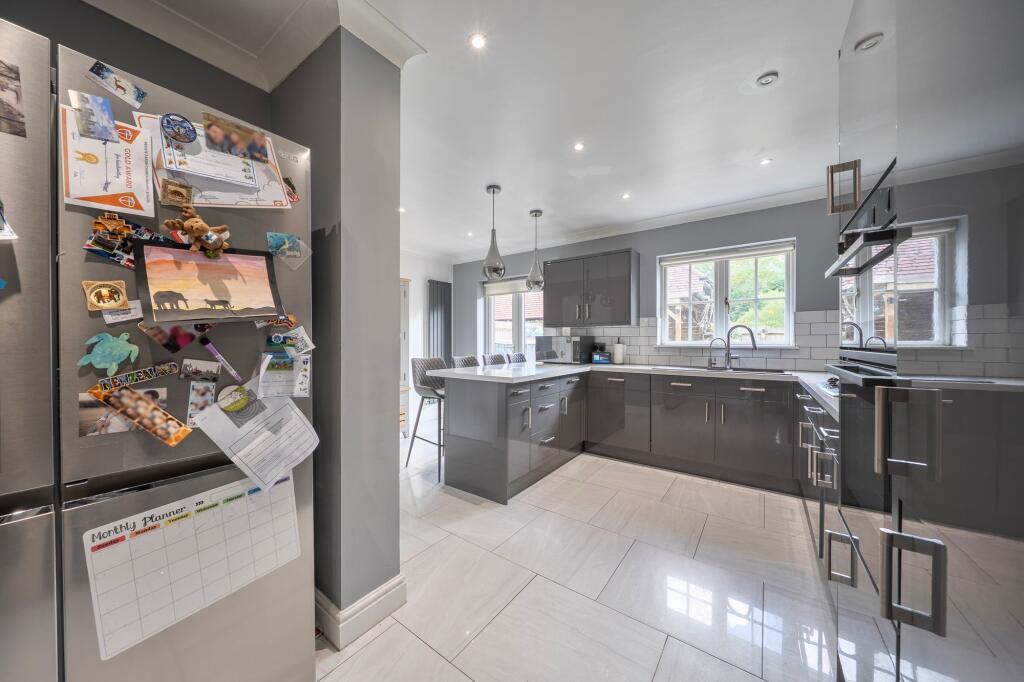 House in Reigate and Banstead, Horley - More