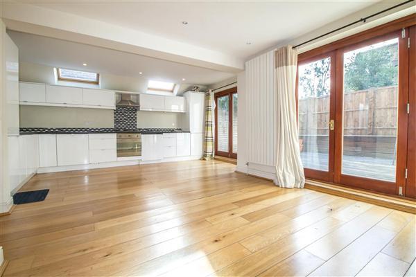3-bed flat on Alexandra Road, Wimbledon, SW19, £600,000