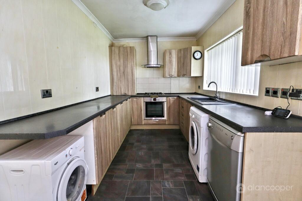 House in Nuneaton and Bedworth, Warwickshire - More