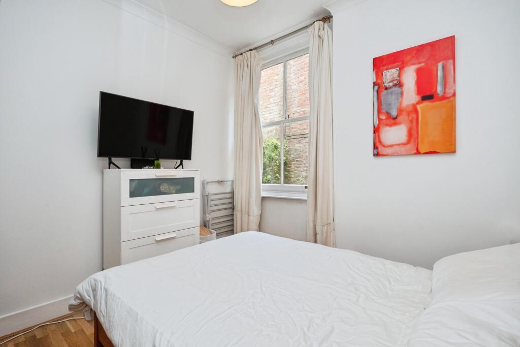 Apartment in Tunbridge Wells, Kent - View 5