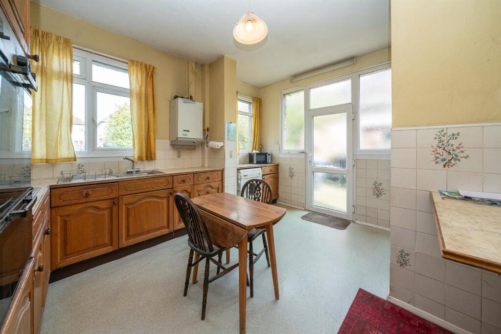 Hillfield Road, Hemel Hempstead, Hertfordshire, HP2 4AB - View 6