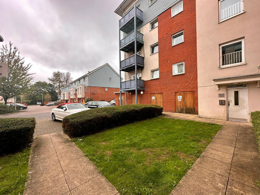 Bittern House, 28 Wraysbury Drive, West Drayton UB7 7FH photo 2