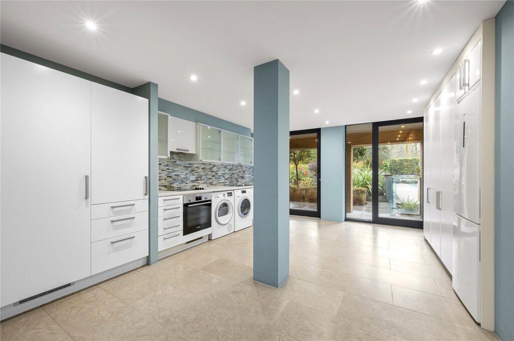 House in London, Royal Borough of Kingston upon Thames - More