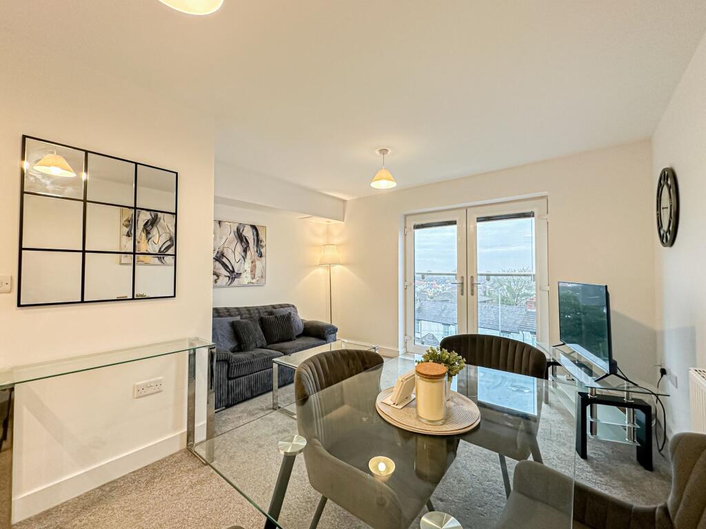 Apartment in Wirral, Liverpool City Region - View 5