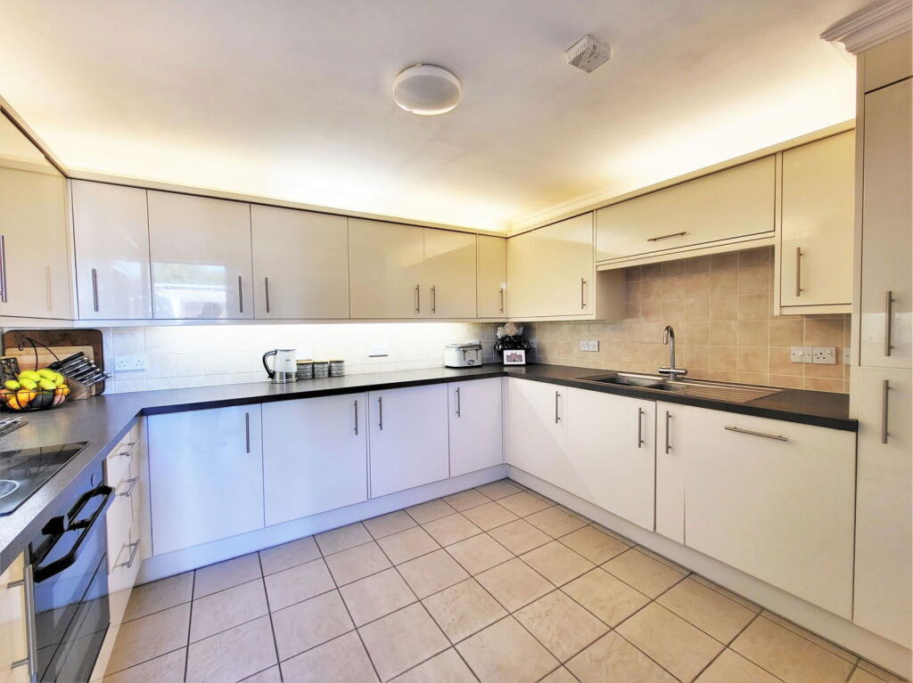 House in Worthing, West Sussex - View 3