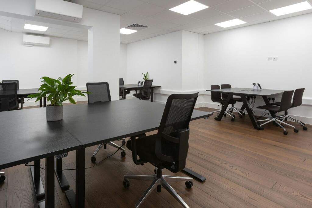 Office 9a Photo 2.jpg