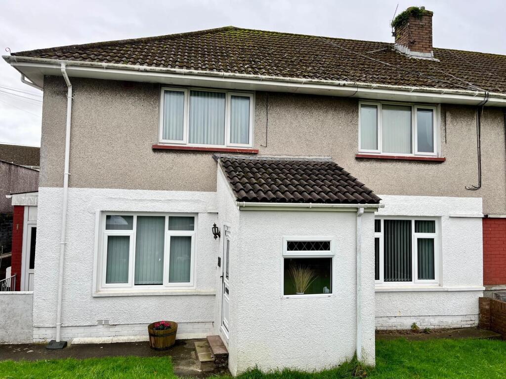 2-bed flat on Lower Llansantffraid, Sarn, Bridgend, Bridgend County. CF32 9NN, £129,995