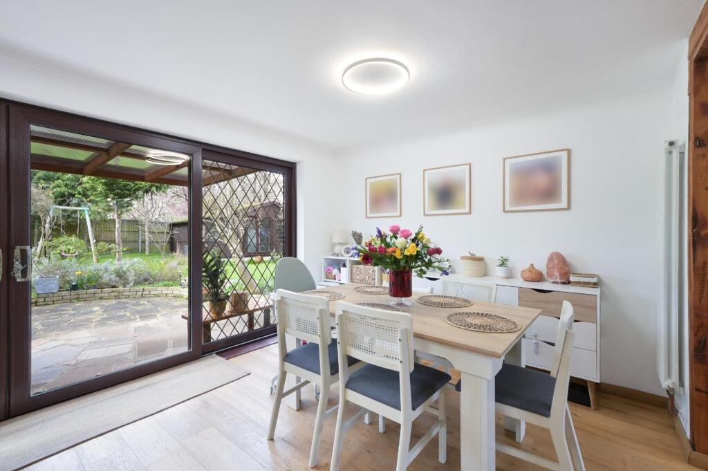 House in Epsom and Ewell, West Ewell - More