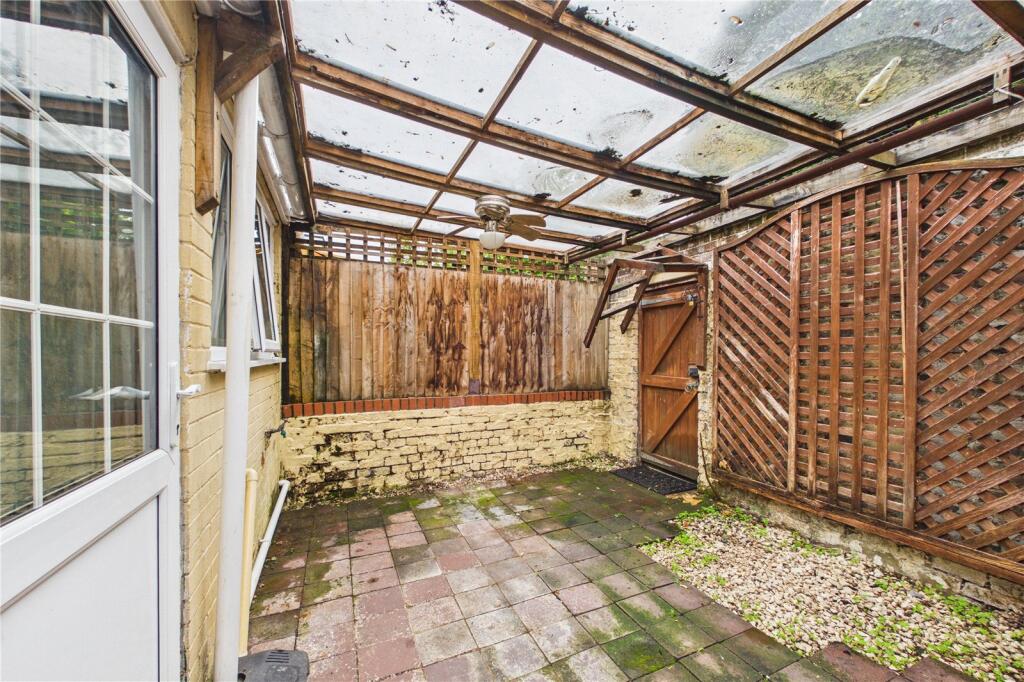 House in Basingstoke and Deane, South View, Oakridge - More