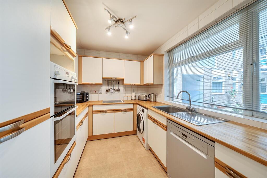 Apartment in Harrow - More