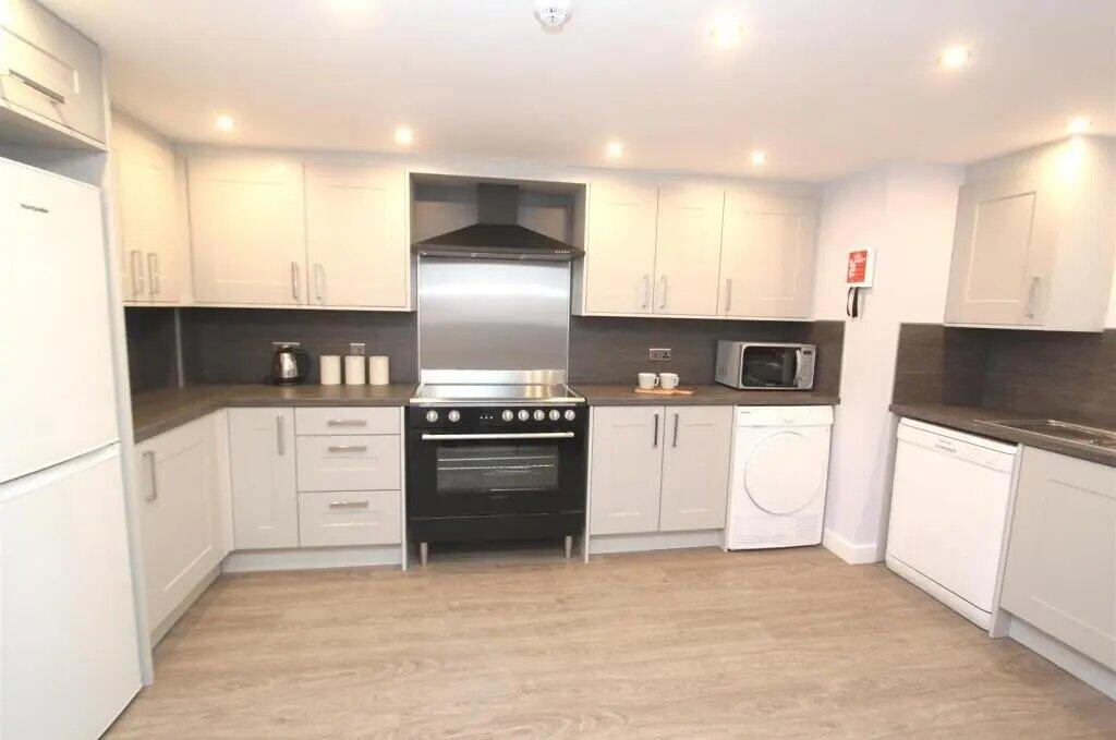 House in Leeds, West Yorkshire - View 5