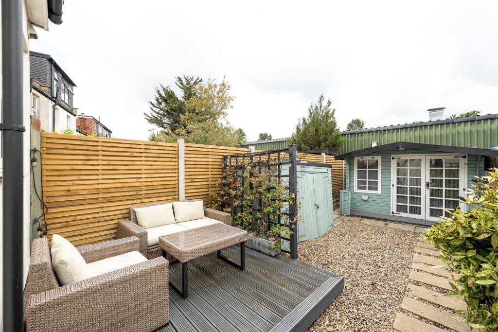 Apartment in London - More