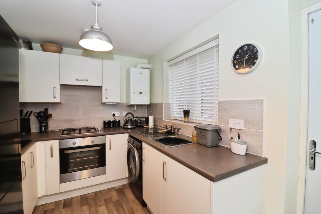 Model Lane, Worksop, S80 photo 3