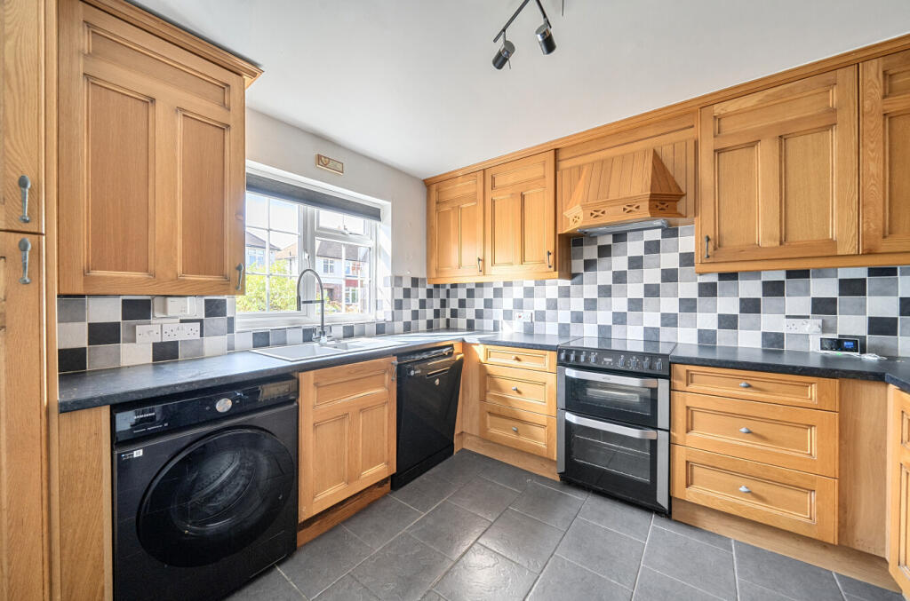 House in Elmbridge, Hersham - View 2