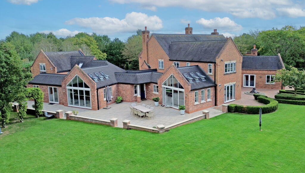 House in East Staffordshire, Yoxall - View 3